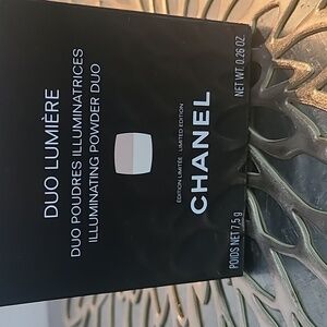 CHANEL Duo Lumière Illuminating Powder Duo in Black